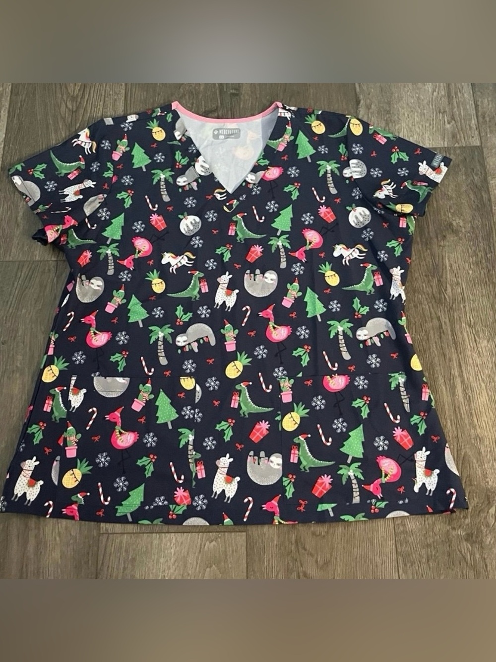 Med Couture Wild Winter Christmas Holiday Uniform Scrub Top Size 2X